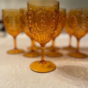 8 Stemmed plastic wine glasses